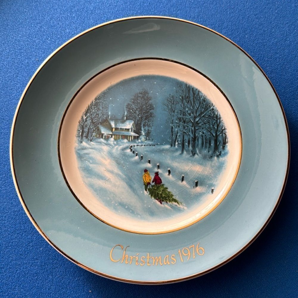 1976 Avon Christmas Plate Collection - third Edition -‎ Country Christmas